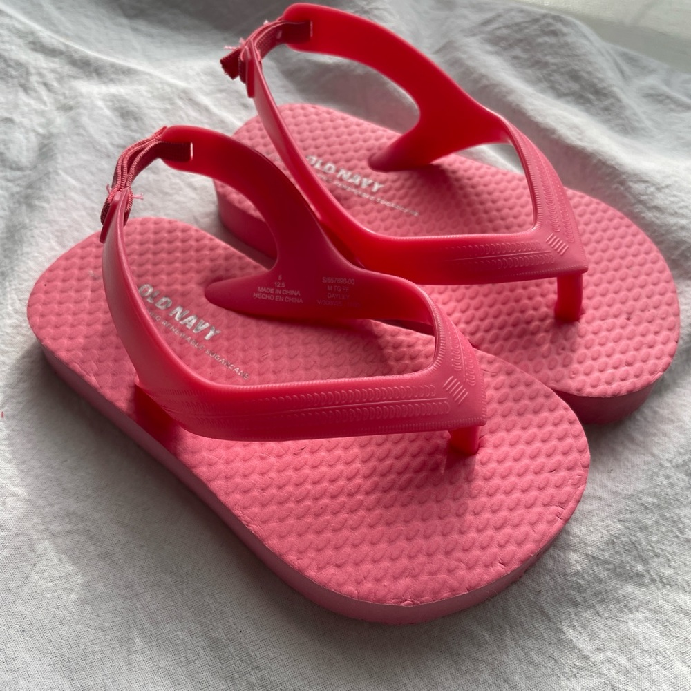Old Navy, Toddler Girl Flip Flops, Size 5